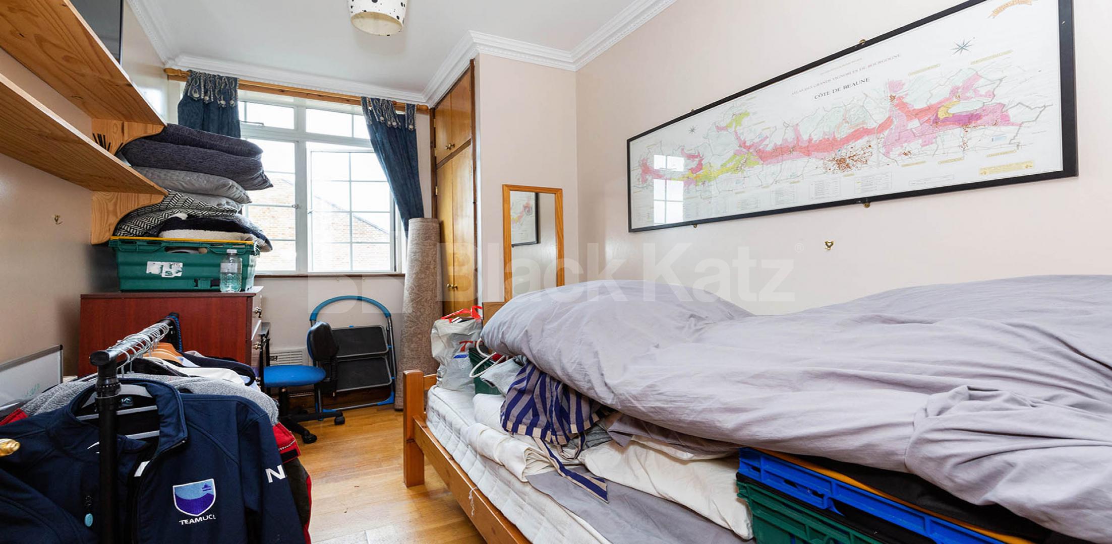 Beautiful three double bedroom flat Cranleigh Street, Camden
